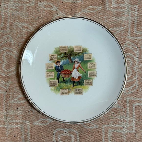 Antique Plate: 1915 Calendar Porcelain Cabinet /Wall Plate Vintage *Grandmacore* - Picture 3 of 11